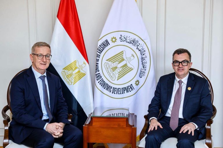 وزير التخطيط والتنمية الاقتصادية يبحث مع سفير أيرلندا تعزيز التعاون في مجالات “الاقتصاد الأخضر” والتكنولوجيا