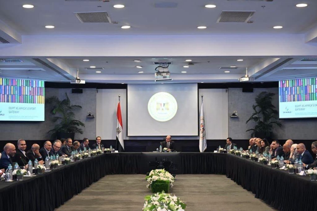 وزير الاستثمار يلتقي مجموعة موانئ دبي والمجالس التصديرية لبحث الشراكة لزيادة نفاذ الصادرات المصرية في إفريقيا