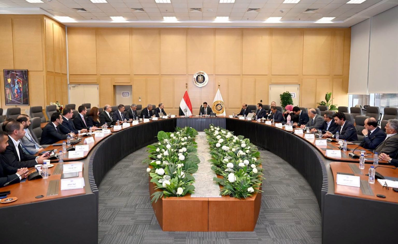 وزارة الصناعة تستضيف مائدة مستديرة لمصنعي الأسمنت لوضع خارطة طريق للقطاع بهدف تحقيق الاستقرار في السوق
