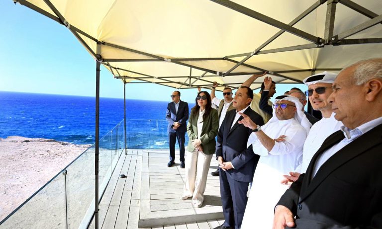 رئيس الوزراء يتابع سير العمل بمشروعات تنمية وتطوير مدينة “رأس الحكمة الجديدة” بالساحل الشمالي الغربي