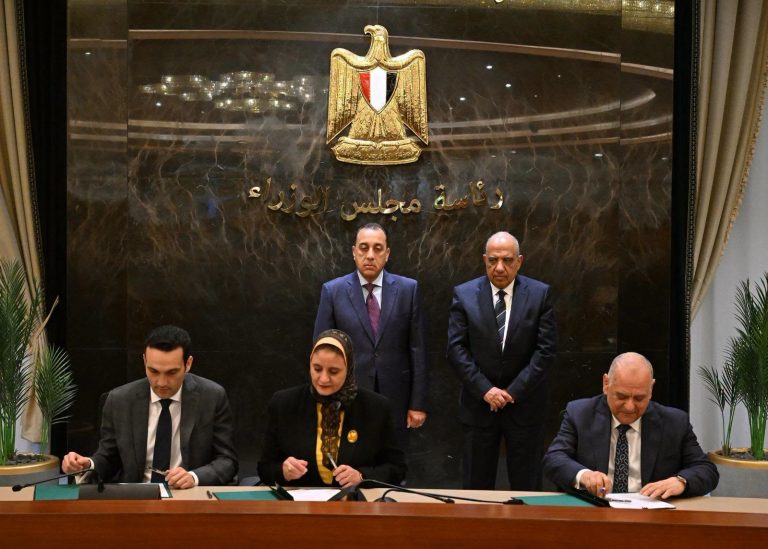 توقيع 3 اتفاقيات لتمويل وتنفيذ مشروع “دندرة” للطاقة الشمسية باستثمارات إجمالية 650 مليون دولار